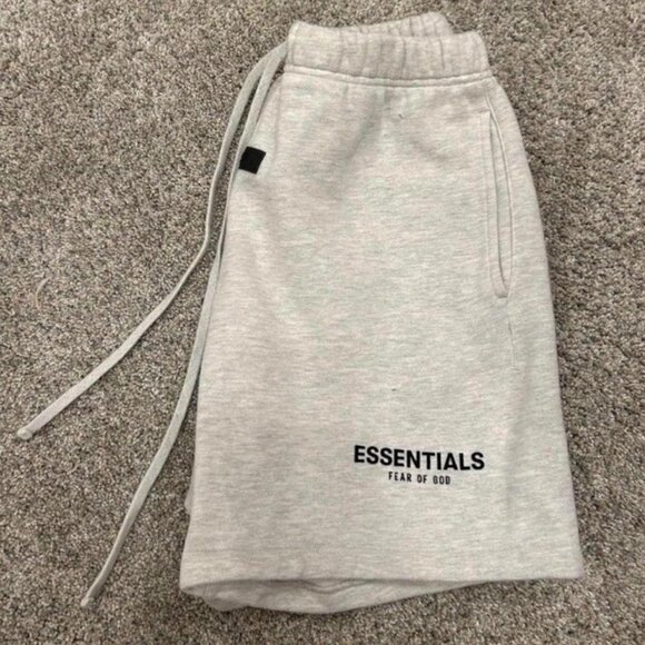 Fear of God Essentials Shorts Light Oatmeal - Picture 2 of 3